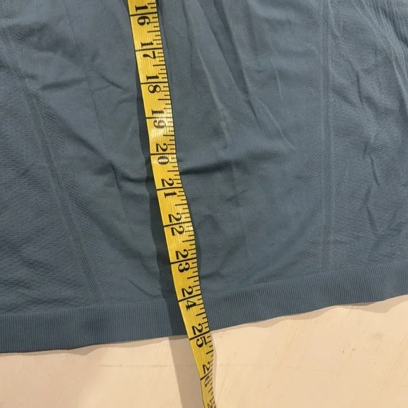 Athleta blue short sleeve seamless top - Picture 4 of 6